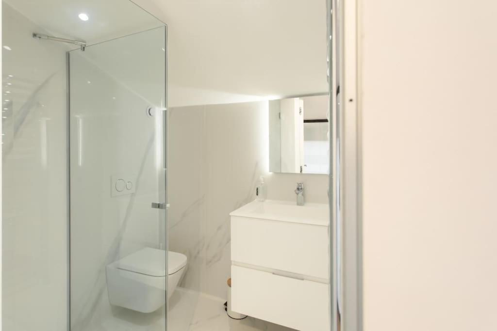 Apartment #11 Alex Terrace Parking Ac 2 Bdr 5mins To Sea *