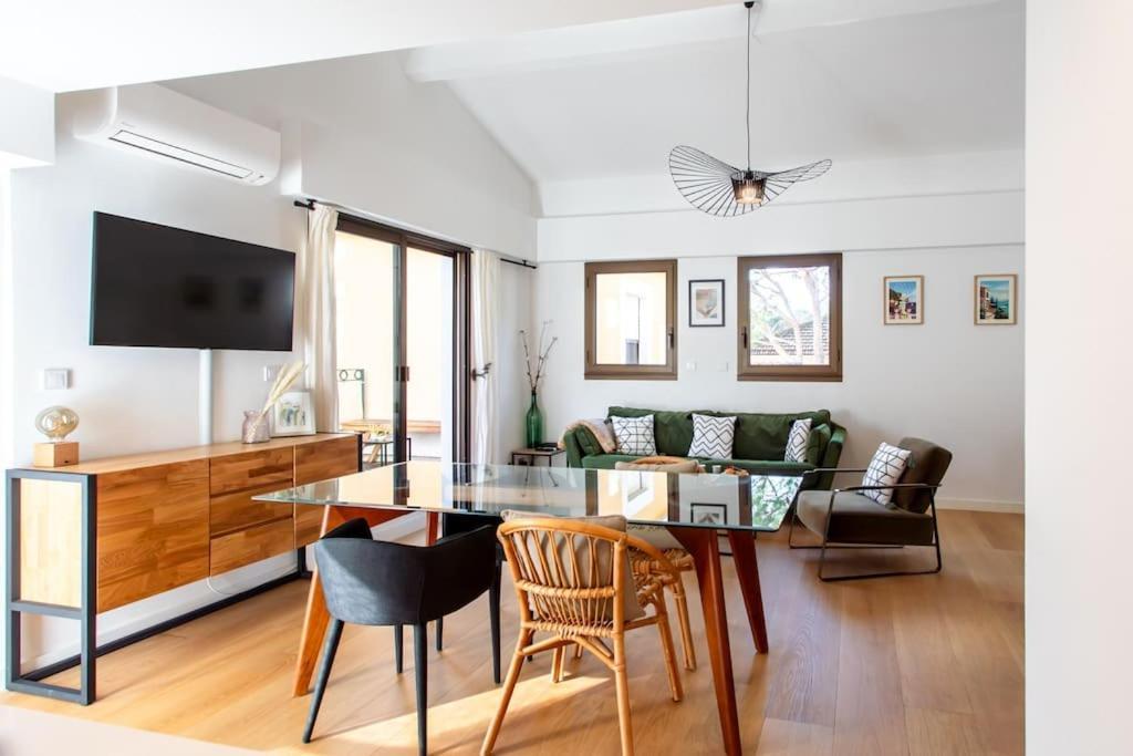 Apartment #11 Alex Terrace Parking Ac 2 Bdr 5mins To Sea